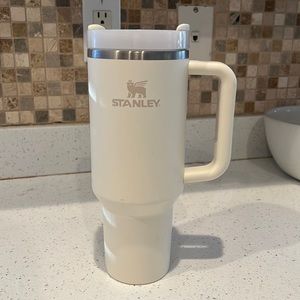 Stanley cup in white 40 oz